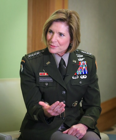 ‘Soy la primera mujer comandante del Comando Sur, eso es genial. Pero no seré la última’, Laura Richardson