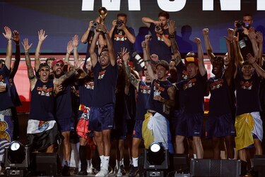 Dos millones de personas celebran con la selección española en Madrid la Copa del Mundo