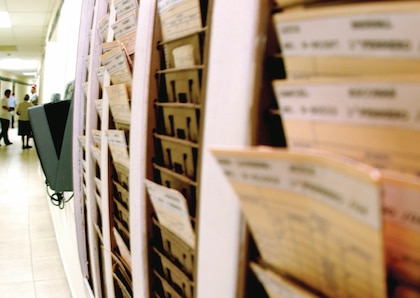 Más empleados, menos confianza: el estado creció en 4,000 funcionarios