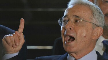 Expresidente colombiano Álvaro Uribe irá a indagatoria el 8 de octubre