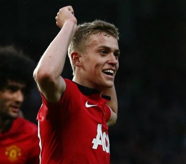 Manchester United estrena a su nueva promesa y vence 3-1 al Hull