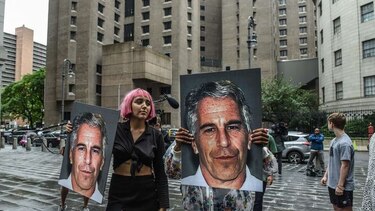 Jeffrey Epstein, un depredador sexual con muchas sombras