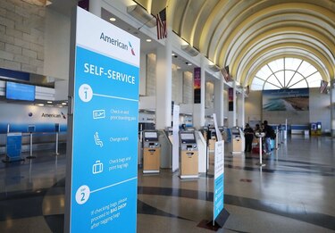 Ola de despidos en Estados Unidos, sin acuerdo a la vista en el Congreso