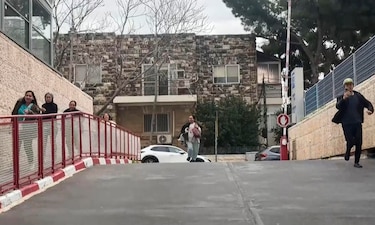 Video: Acopio de víveres y calles vacías: Jerusalén se atrinchera ante andanada de misiles iraníes