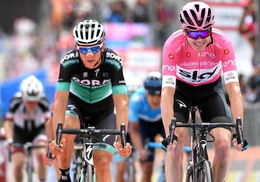 Chris Froome acaricia el título del Giro de Italia