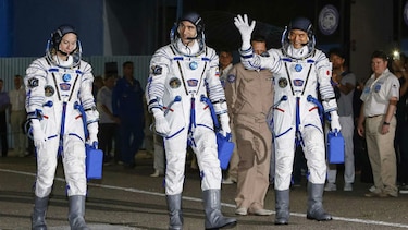 Tres astronautas despegan rumbo a la Estación Espacial Internacional a bordo de un nuevo Soyuz