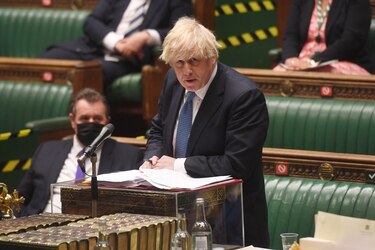 Inglaterra levanta casi todas las restricciones por la Covid-19
