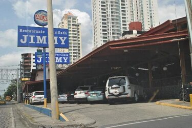 Roban 6 mil dólares en parrillada Jimmy en San Francisco