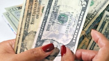 Remesas familiares en El Salvador crecieron 5.9% en trimestre
