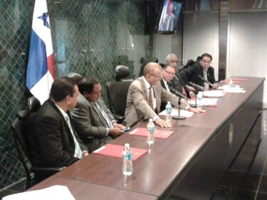 Aprueban en primer debate aumento de décimo tercer mes para funcionarios