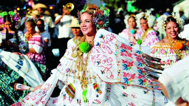 Colosal y vistoso desfile