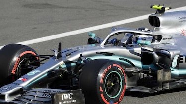 F1: Bottas gana la 'pole' en Azerbaiyán