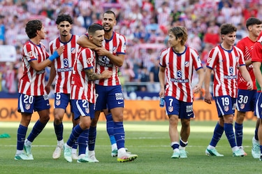 Grimaldo y Jonathan David dan el derbi al Atlético