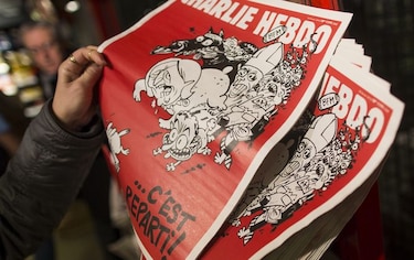 'Charlie Hebdo' vuelve a los kioscos con más calma pero el mismo combate