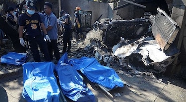 Avioneta choca contra casa en Filipinas; hay 10 muertos