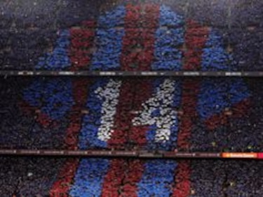 El Camp Nou recuerda a Johan Cruyff