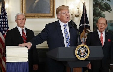 Trump firma ley de presupuesto que evita cierre del gobierno