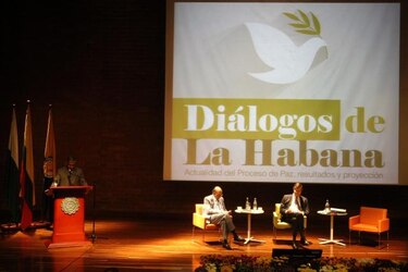 Exjefes paramilitares piden a Santos participar en diálogos de paz