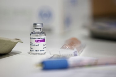 Estas son las razones por las que AstraZeneca deja de comercializar la vacuna  de la covid-19  