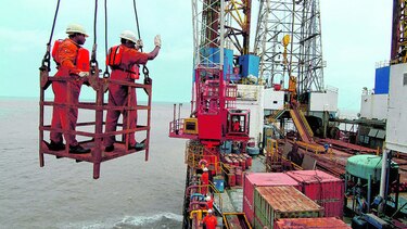 Ecuador busca renegociar contratos