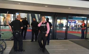El ataque a un policía en aeropuerto de Michigan fue ‘acto de terrorismo’: FBI