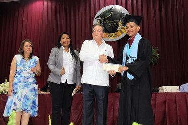 63 mil 899 estudiantes se graduarán este año en el sector oficial