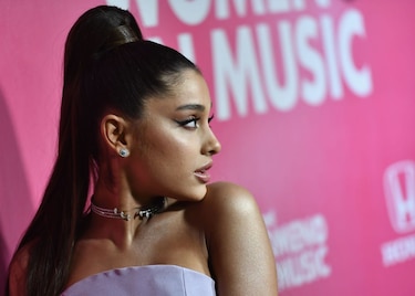 Ariana Grande lanza un nuevo álbum  y apoya a Joe Biden