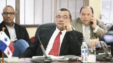 Peñaloza se protege con recursos