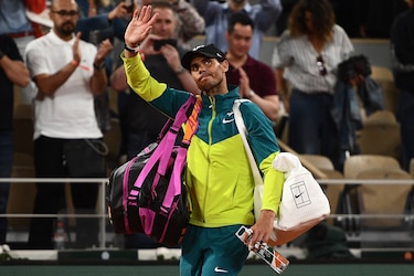 Nadal pasa a la final de Roland Garros tras el abandono por lesión de Zverev