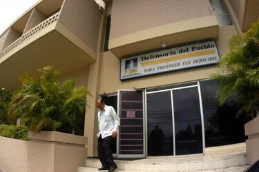 Educadores presentan propuesta de alza salarial a la Defensoría