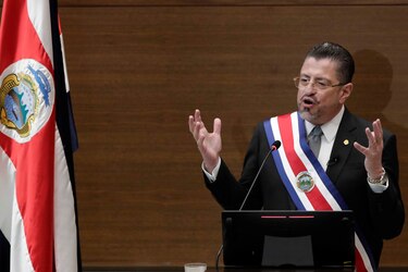 Presidente de Costa Rica critica fallo sobre daño a la libertad de prensa