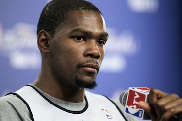 Kevin Durant vuelve a entrenar sin problemas y los Thunder están optimistas
