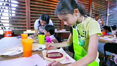 Urbe colonial, maestra de infantes