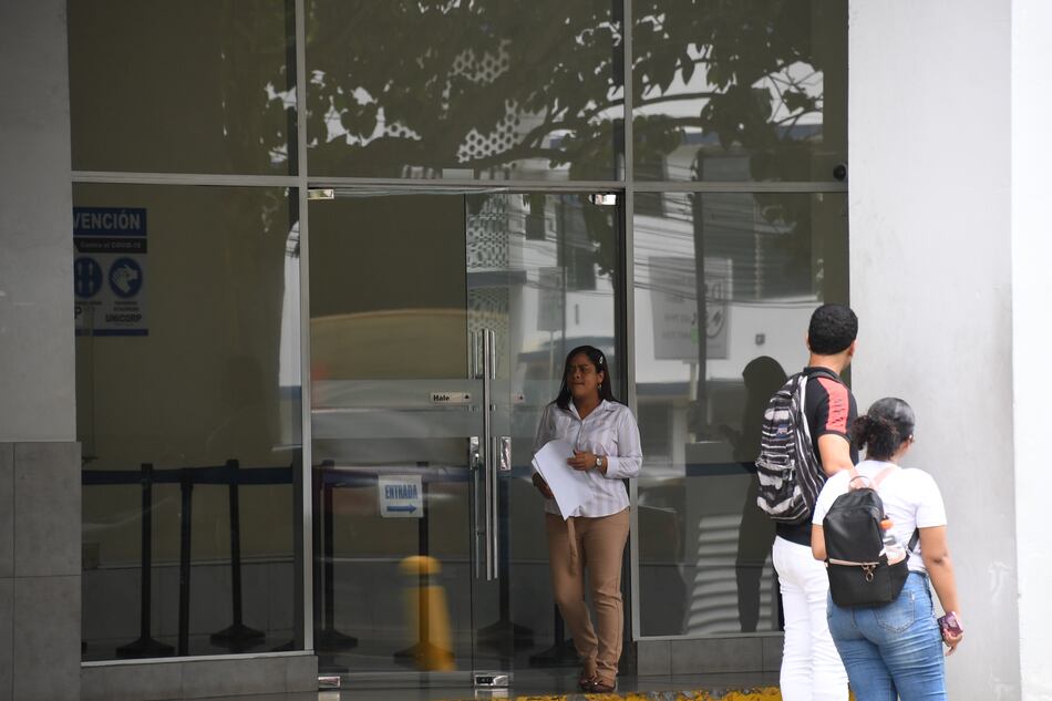 Ifarhu pide a los estudiantes y becarios cobrar sus cheques antes del 31 de marzo