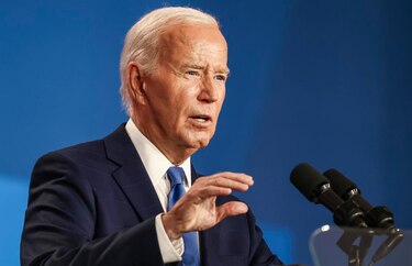 Biden dice que sigue en campaña pese a confundir a Zelenski con Putin y a Harris con Trump