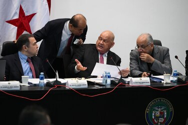 El polémico proyecto de reformas electorales llega al pleno, pero sin firmas de tres comisionadas
