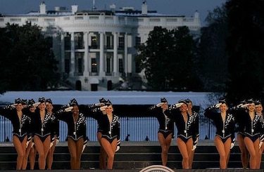 Elección de artistas para ceremonia de Trump genera críticas