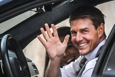 Tom Cruise presenta secuela de Top Gun desde el fuselaje de un avión en vuelo