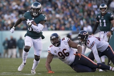 Eagles aplastan a Bears y suman su noveno triunfo seguido