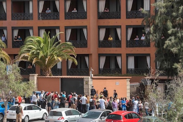 Cientos de turistas confinados en un hotel por dos posibles casos de coronavirus en España
