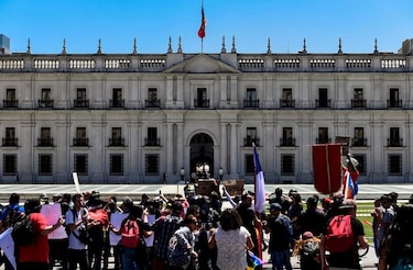 Sebastián Piñera cambia a ocho de sus ministros, incluido su cuestionado jefe de gabinete