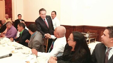 Gobierno pagará a educadores deudas de hasta 10 años