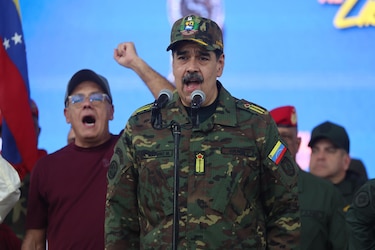 Maduro se ‘podría ir a Rusia o a otro país’, dice el senador Mullin tras la llamada de Trump