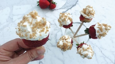 ‘Lollipop’ de ‘cheesecake’ de fresa