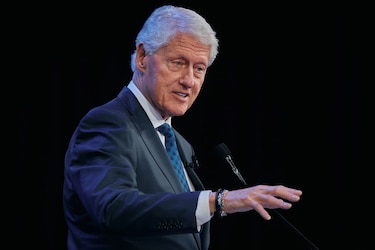 Caso Epstein: esta fue la respuesta de Bill Clinton sobre una foto en una actividad del fallecido magnate