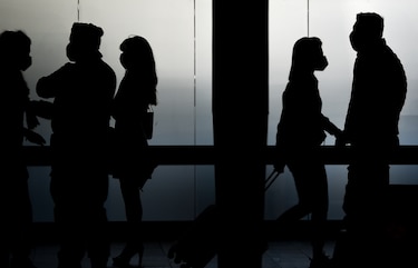 Varios países suspenden vuelos de Reino Unido por variante de la Covid-19