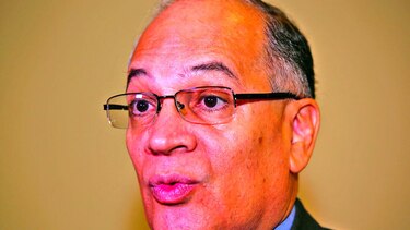 Procurador se aparta de disputa en el Legislativo