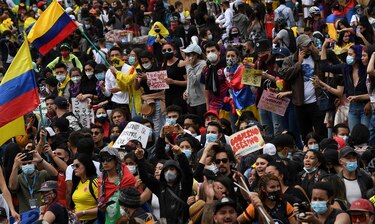 Protestas contra Duque se atizan por abusos policiales en el suroeste de Colombia