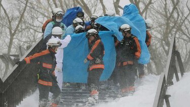 Estudiantes mueren en una avalancha en Japón