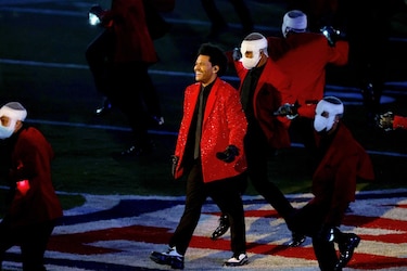 The Weeknd protagoniza un singular medio tiempo del Super Bowl